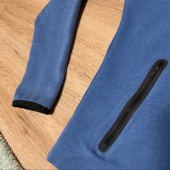 Nike athletic hoodie - Picture 3 of 10